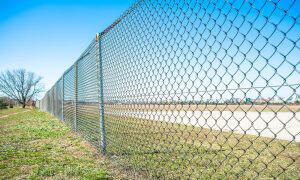 galvanized medium chain link fence
