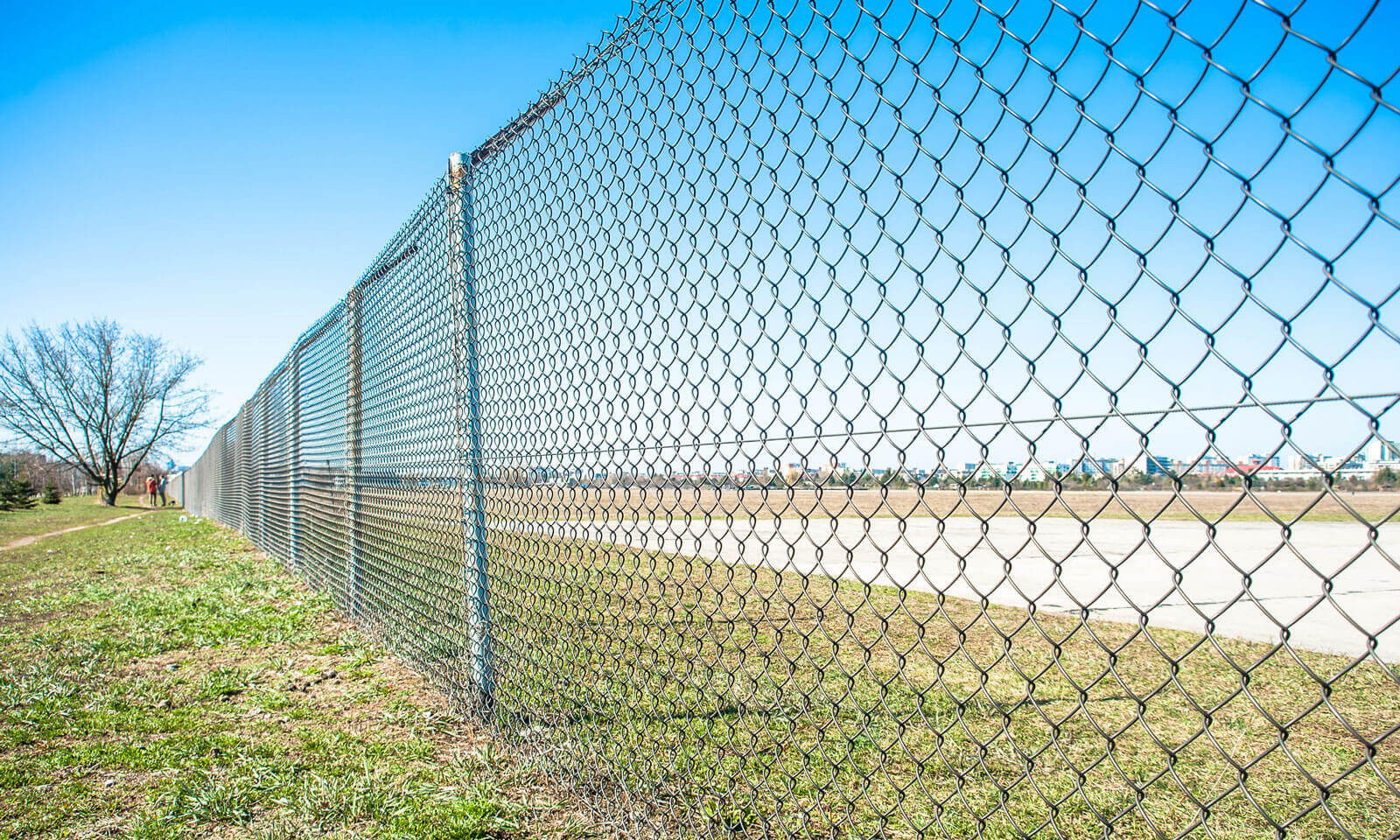 galvanized medium chain link fence