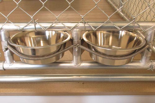 feeder bowls on chain link kennel